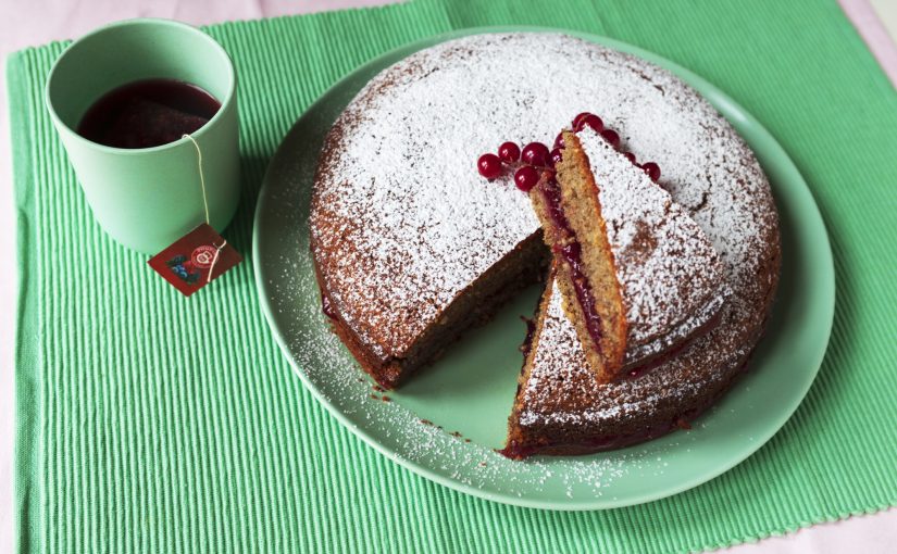 Torta di grano saraceno e confettura di ribes rosso